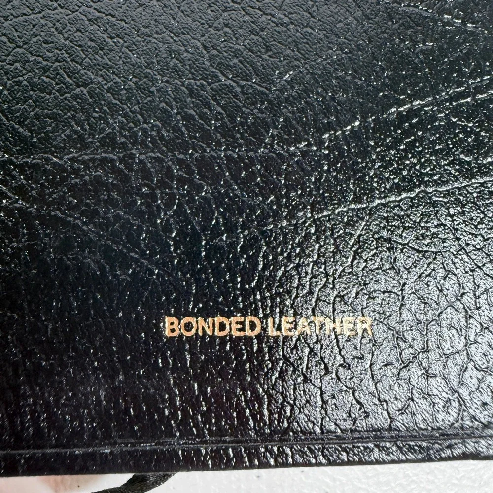 Nelson NKJV Holy Bible Giant Print Personal Size Reference Edition Black 334